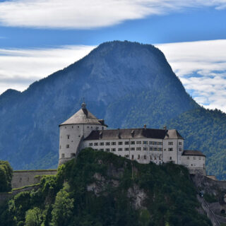 Aussicht auf die Festung in Kufstein mit dem Pendling im Hintergrund.